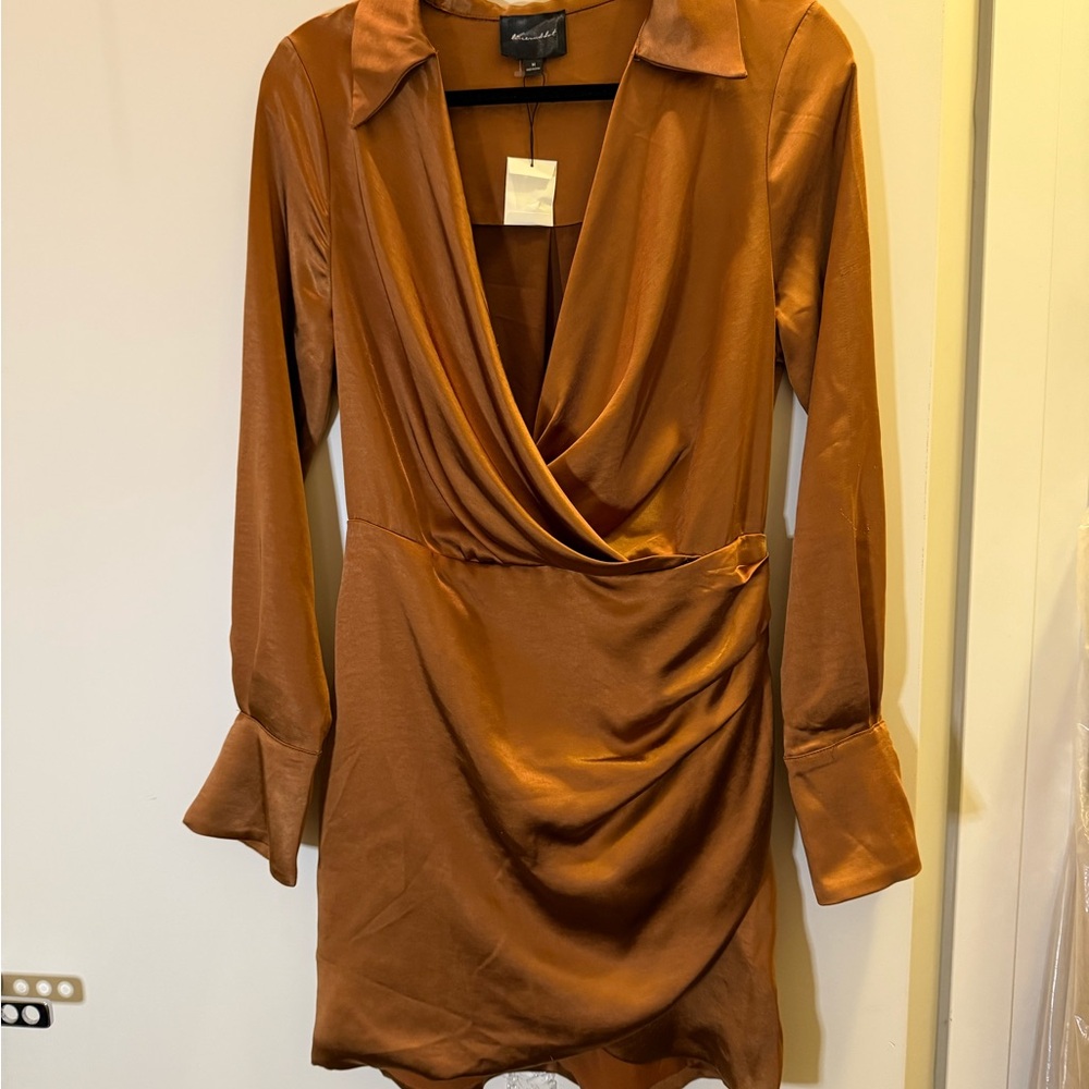Line and Dot Elegant Brown Cinched Long Sleeve Dress